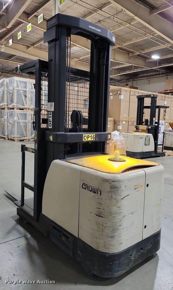 image for item DX7020 2015 Crown SP 4000 order picker