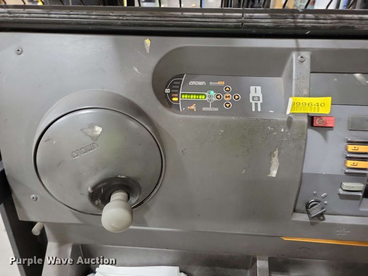 image for item DX7020 2015 Crown SP 4000 order picker