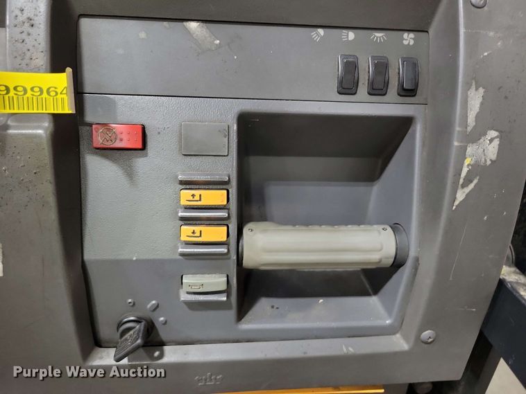 image for item DX7020 2015 Crown SP 4000 order picker