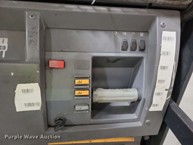 image for item DX7021 2015 Crown SP 4000 order picker