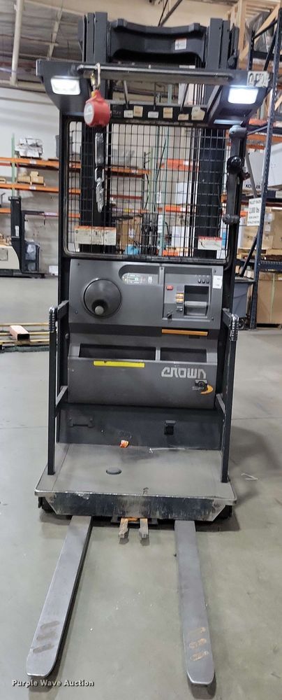 image for item DX7022 2015 Crown SP 4000 order picker