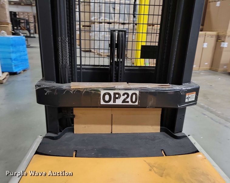 image for item DX7022 2015 Crown SP 4000 order picker