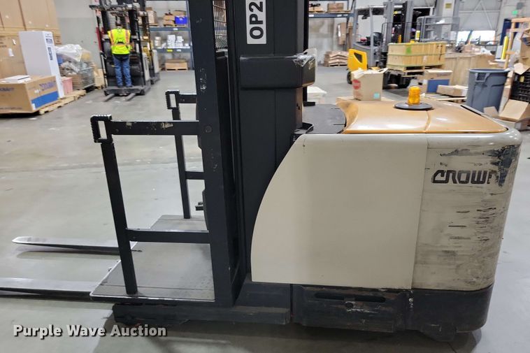 image for item DX7022 2015 Crown SP 4000 order picker