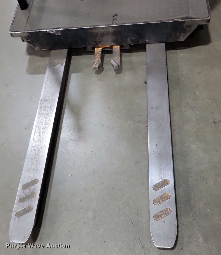 image for item DX7022 2015 Crown SP 4000 order picker