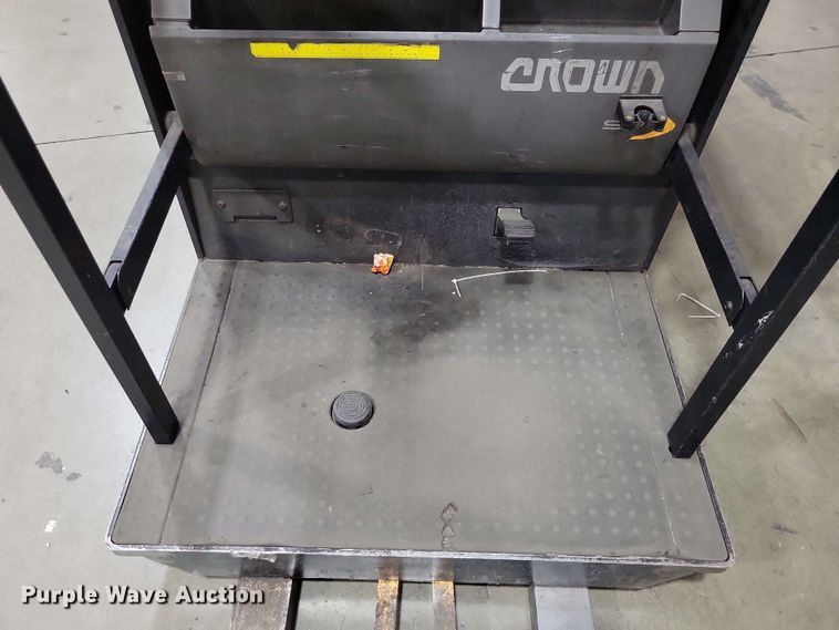 image for item DX7022 2015 Crown SP 4000 order picker