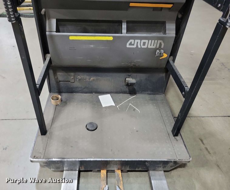 image for item DX7023 2015 Crown SP 4000 order picker