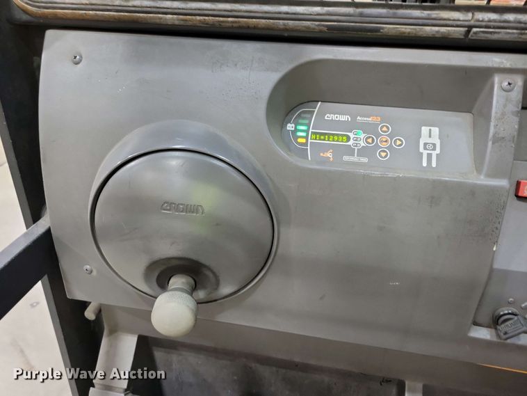 image for item DX7023 2015 Crown SP 4000 order picker