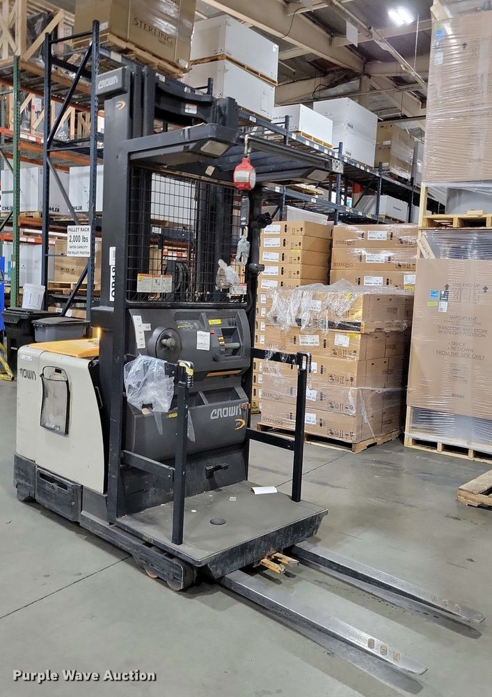 image for item DX7024 2015 Crown SP 4000 order picker