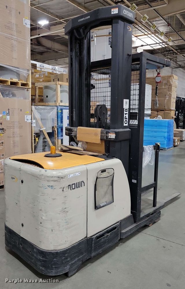 image for item DX7024 2015 Crown SP 4000 order picker