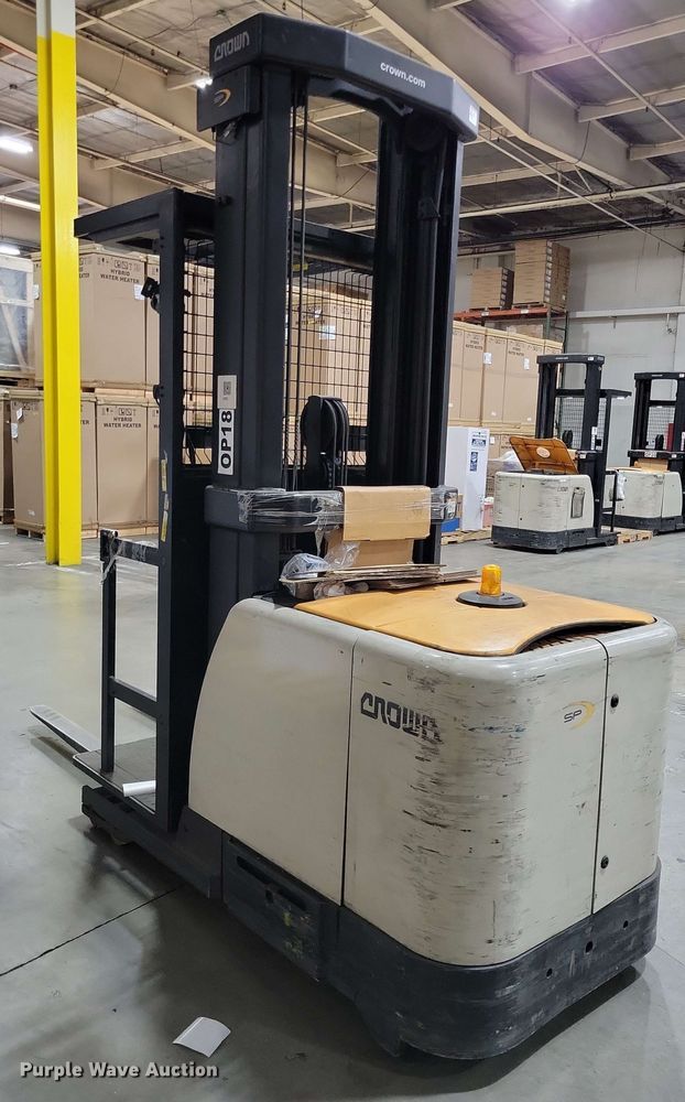 image for item DX7024 2015 Crown SP 4000 order picker