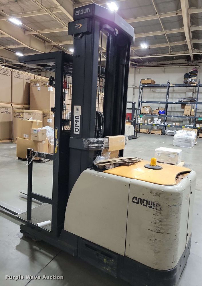 image for item DX7024 2015 Crown SP 4000 order picker