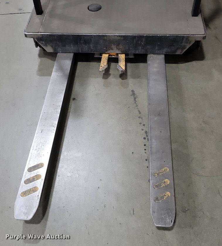 image for item DX7024 2015 Crown SP 4000 order picker