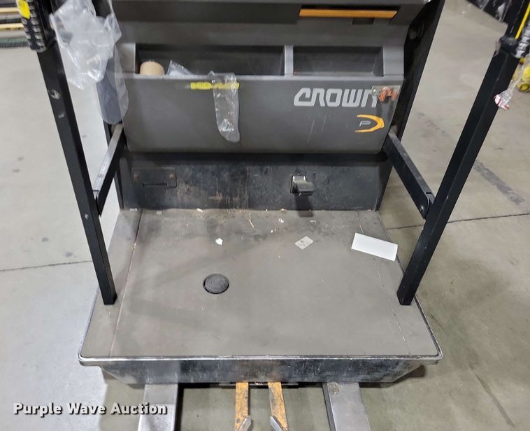 image for item DX7024 2015 Crown SP 4000 order picker