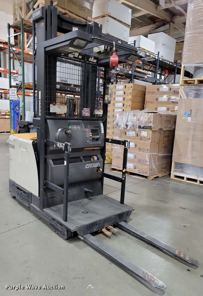 image for item DX7025 2015 Crown SP 4000 order picker