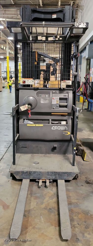 image for item DX7026 2015 Crown SP 4000 order picker