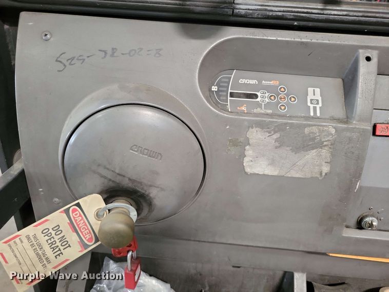 image for item DX7026 2015 Crown SP 4000 order picker