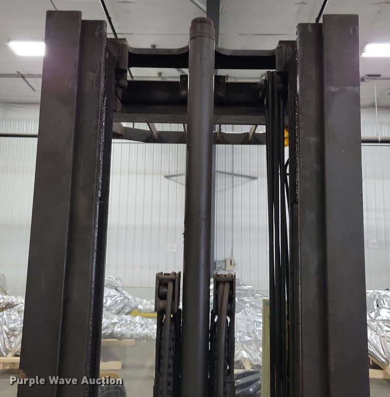 image for item DX7086 Caterpillar NRR40 reach truck