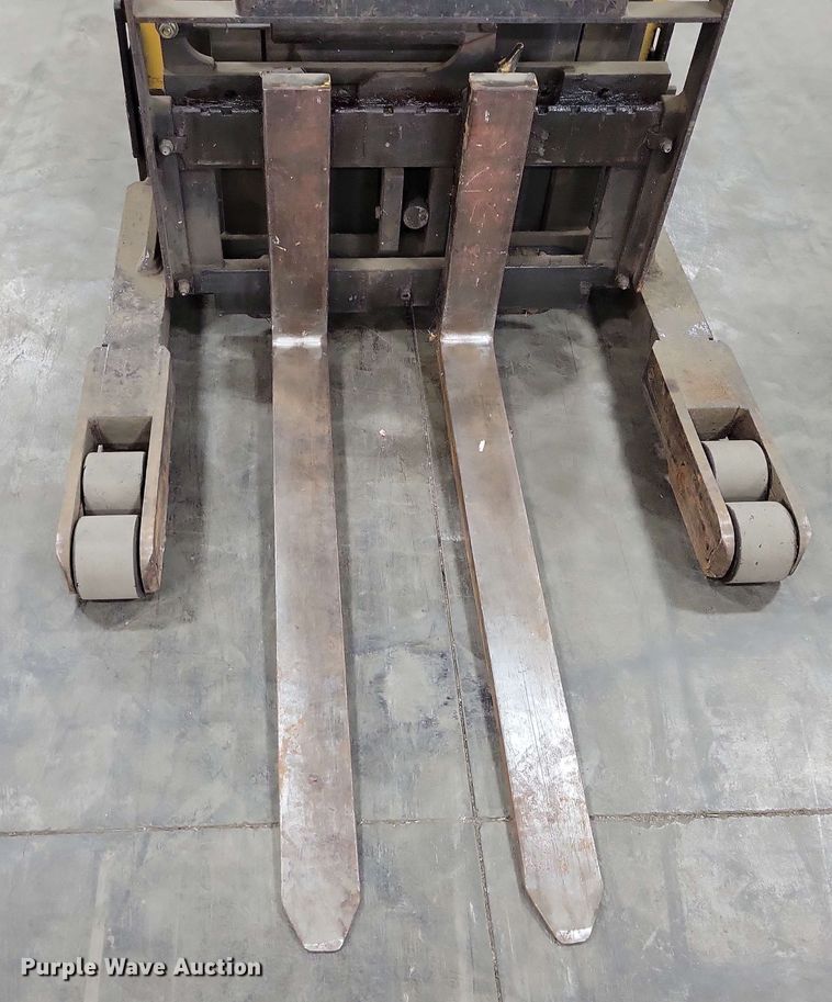 image for item DX7086 Caterpillar NRR40 reach truck