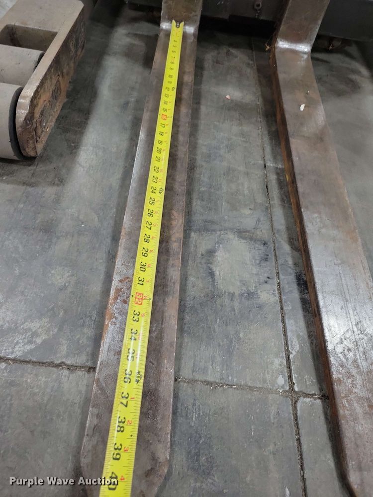 image for item DX7086 Caterpillar NRR40 reach truck