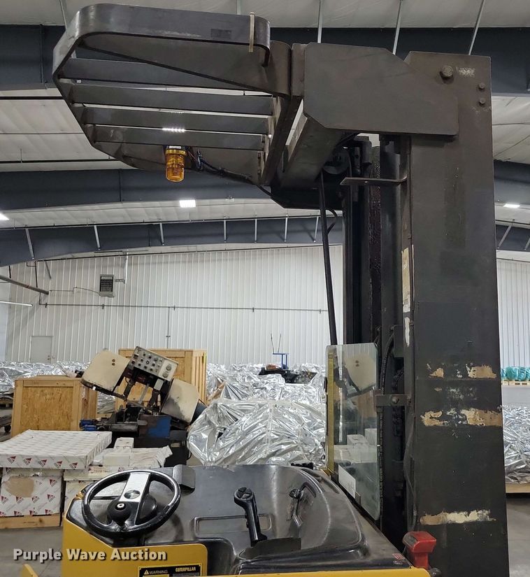 image for item DX7086 Caterpillar NRR40 reach truck