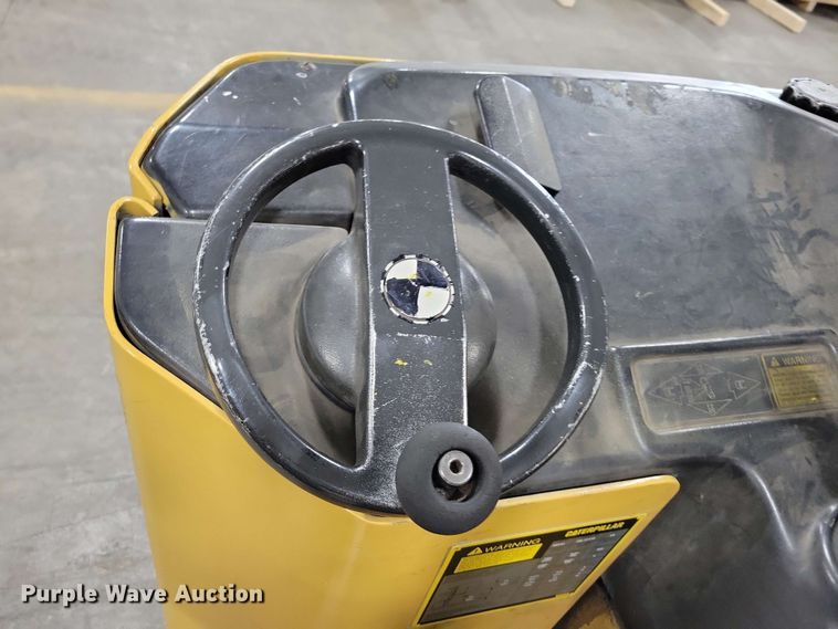 image for item DX7086 Caterpillar NRR40 reach truck