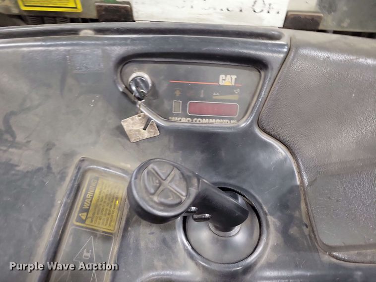 image for item DX7086 Caterpillar NRR40 reach truck