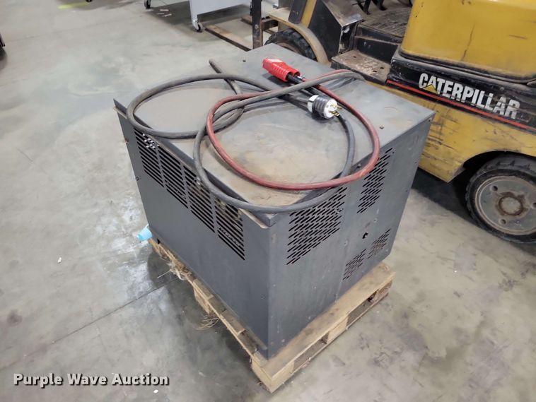 image for item DX7086 Caterpillar NRR40 reach truck