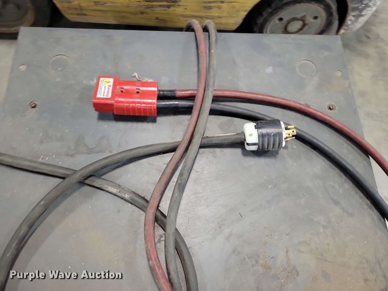 image for item DX7086 Caterpillar NRR40 reach truck