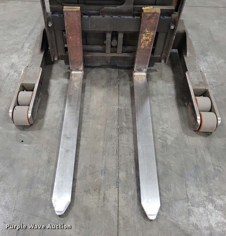 image for item DX7087 Caterpillar NRR45 reach truck