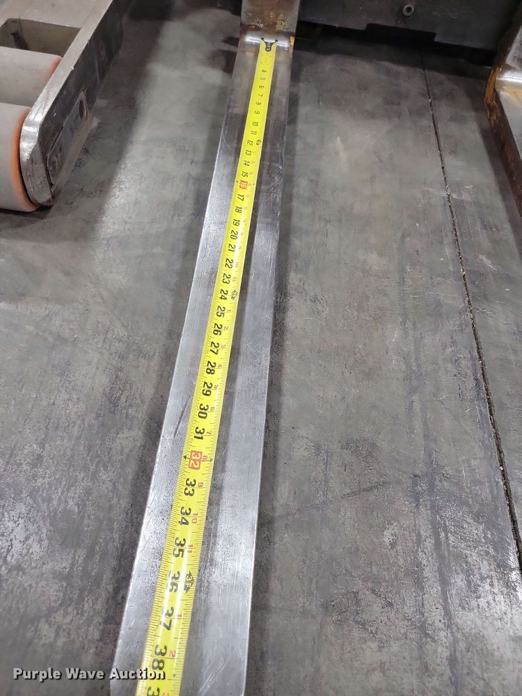 image for item DX7087 Caterpillar NRR45 reach truck