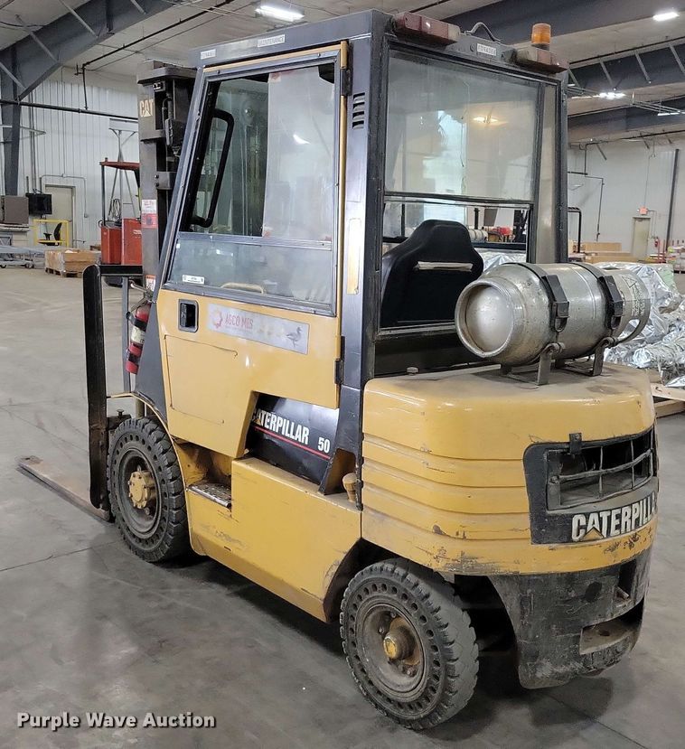 image for item DX7090 Caterpillar GP25 forklift