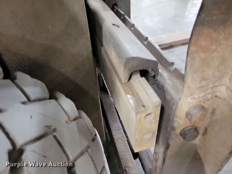 image for item DX7090 Caterpillar GP25 forklift