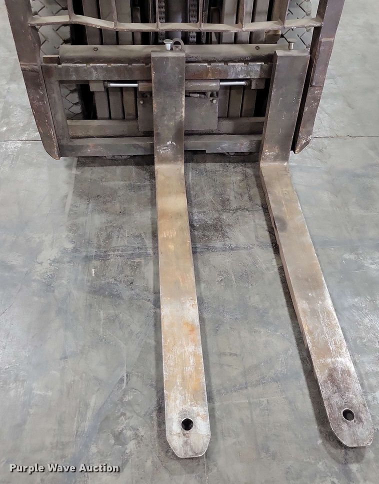 image for item DX7090 Caterpillar GP25 forklift