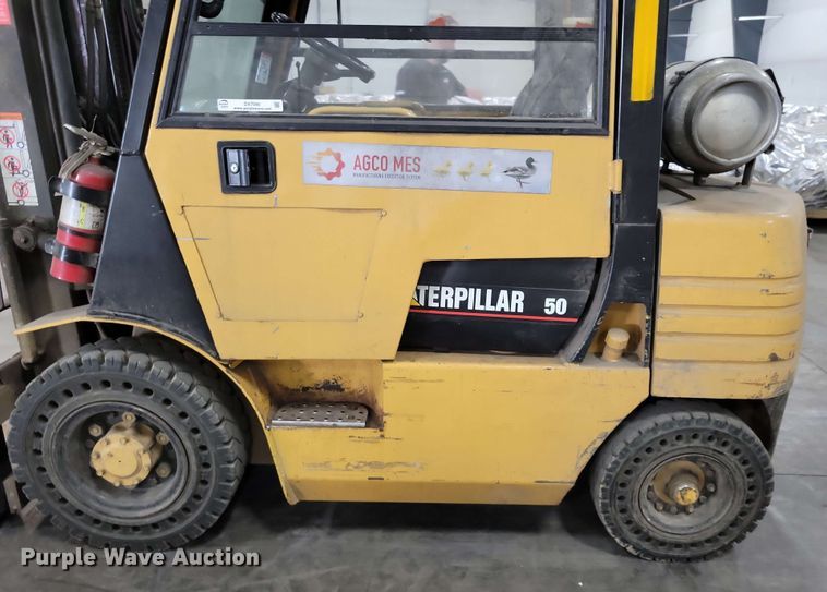 image for item DX7090 Caterpillar GP25 forklift