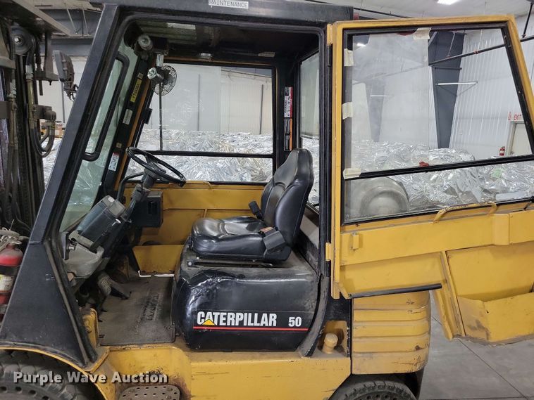 image for item DX7090 Caterpillar GP25 forklift