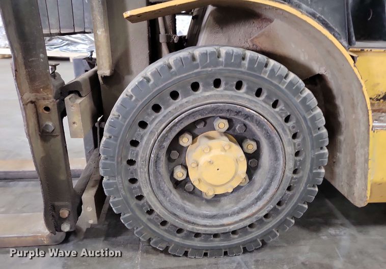 image for item DX7090 Caterpillar GP25 forklift