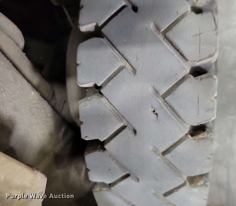 image for item DX7090 Caterpillar GP25 forklift