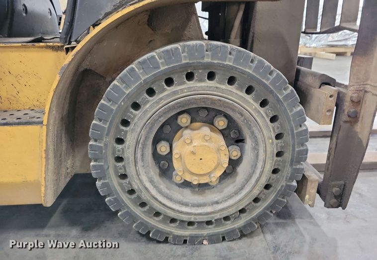 image for item DX7090 Caterpillar GP25 forklift