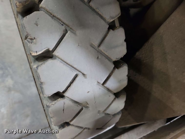 image for item DX7090 Caterpillar GP25 forklift