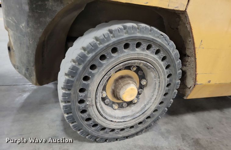 image for item DX7090 Caterpillar GP25 forklift