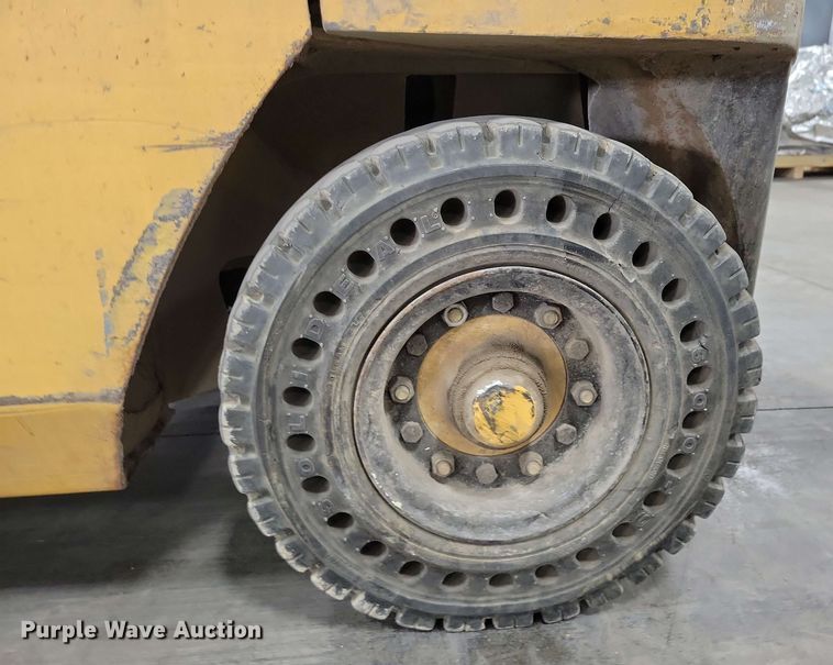 image for item DX7090 Caterpillar GP25 forklift