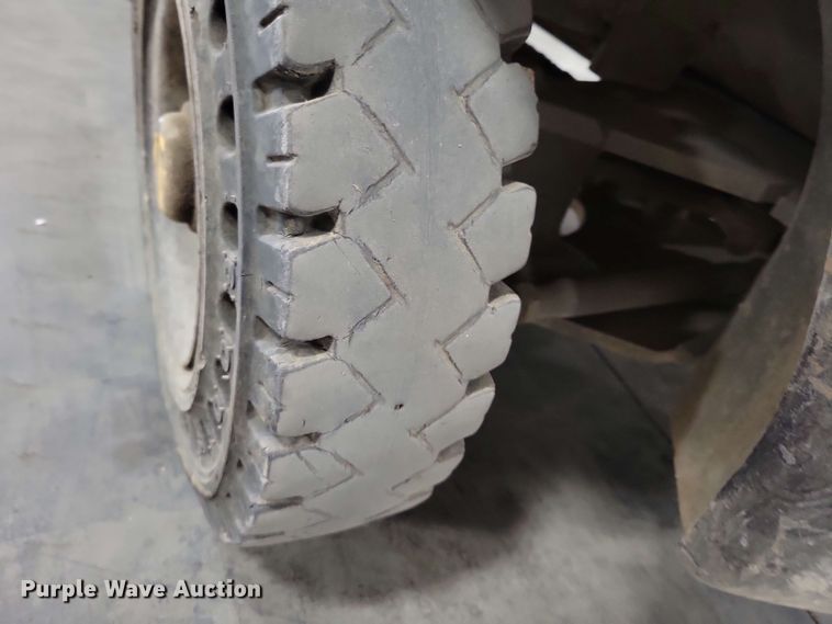 image for item DX7090 Caterpillar GP25 forklift