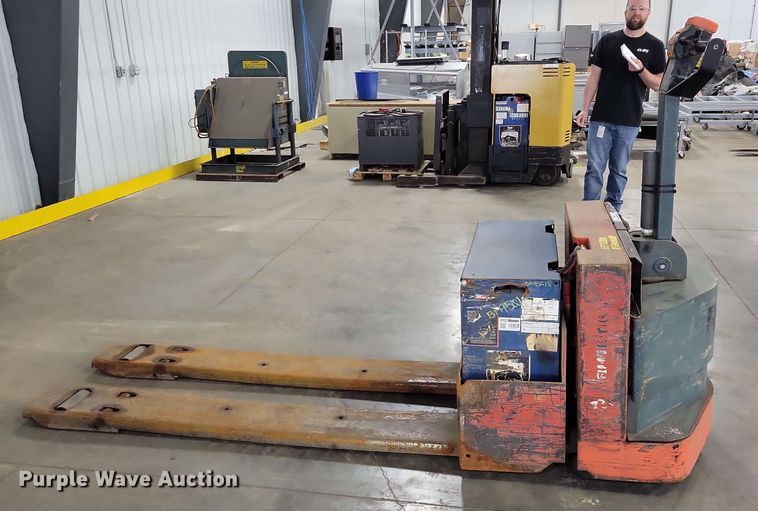 image for item DX7092 (2) pallet jacks