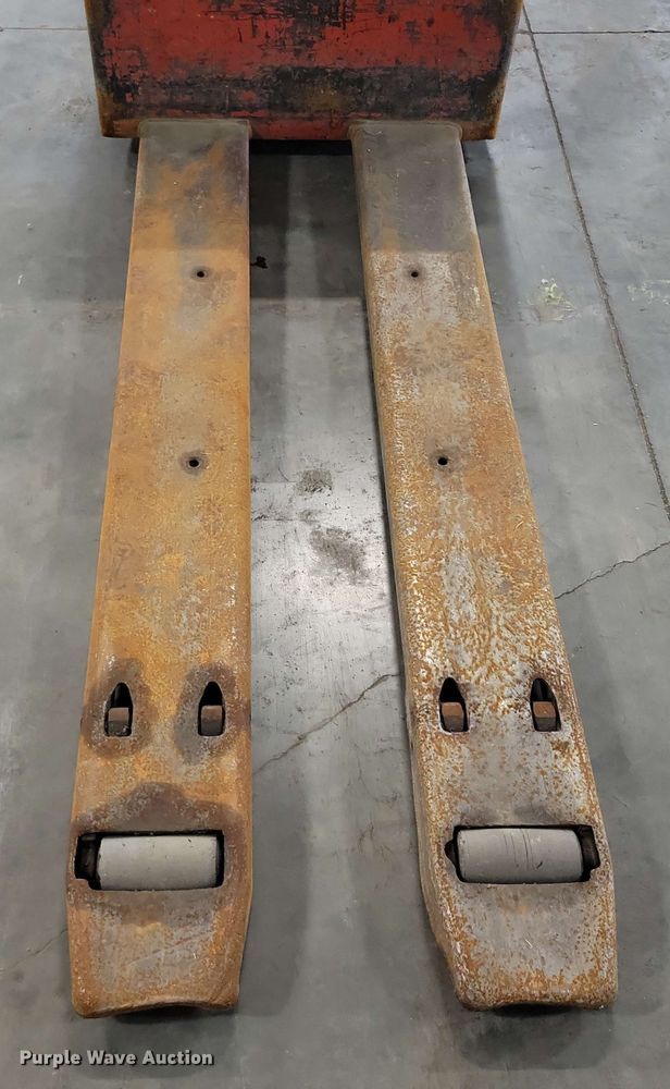 image for item DX7092 (2) pallet jacks