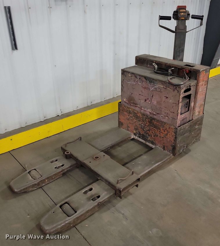 image for item DX7092 (2) pallet jacks