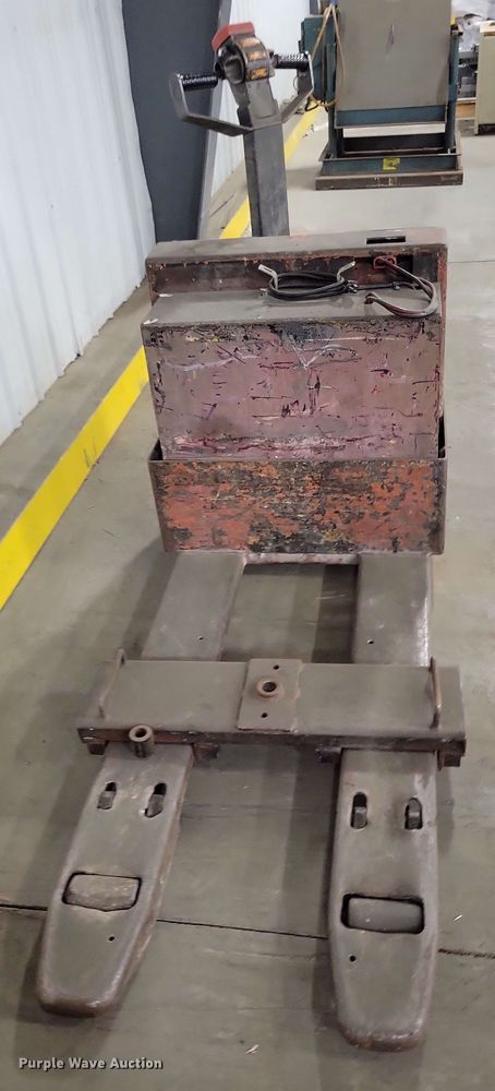 image for item DX7092 (2) pallet jacks