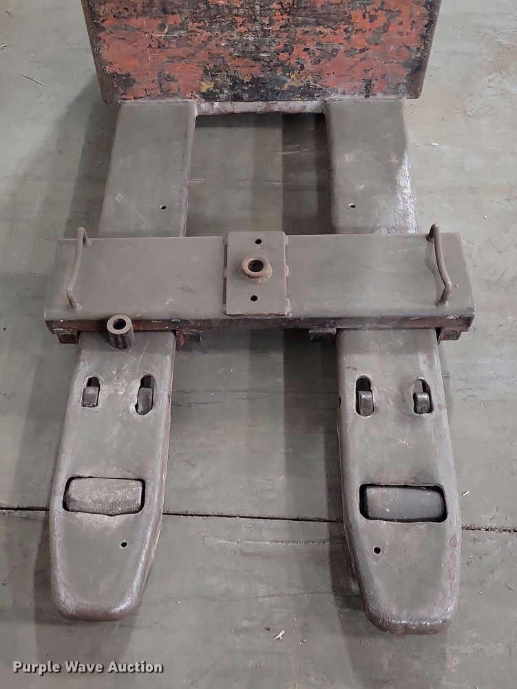 image for item DX7092 (2) pallet jacks