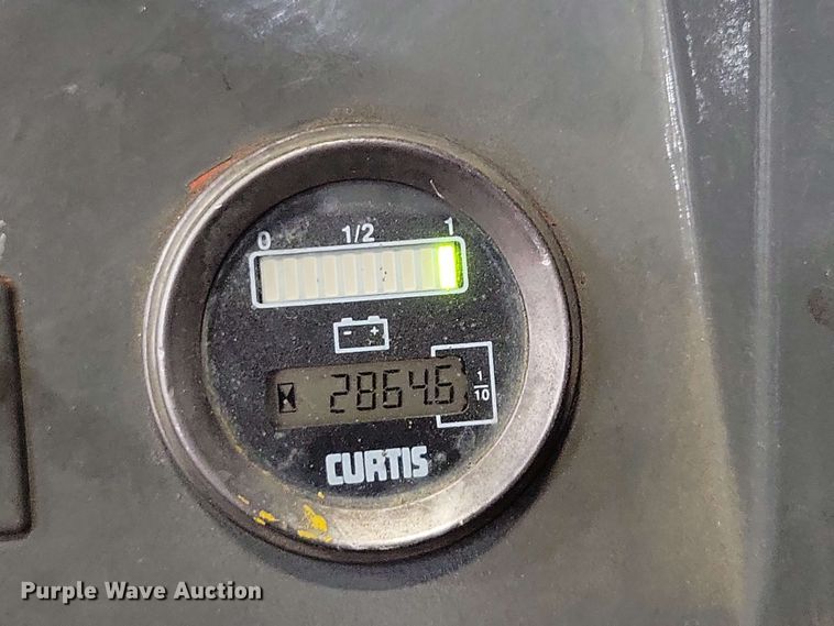 image for item DX7092 (2) pallet jacks