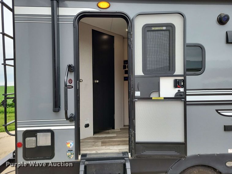 image for item DX7093 2021 Venture Stratus 231VRB camper
