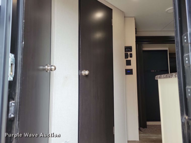 image for item DX7093 2021 Venture Stratus 231VRB camper